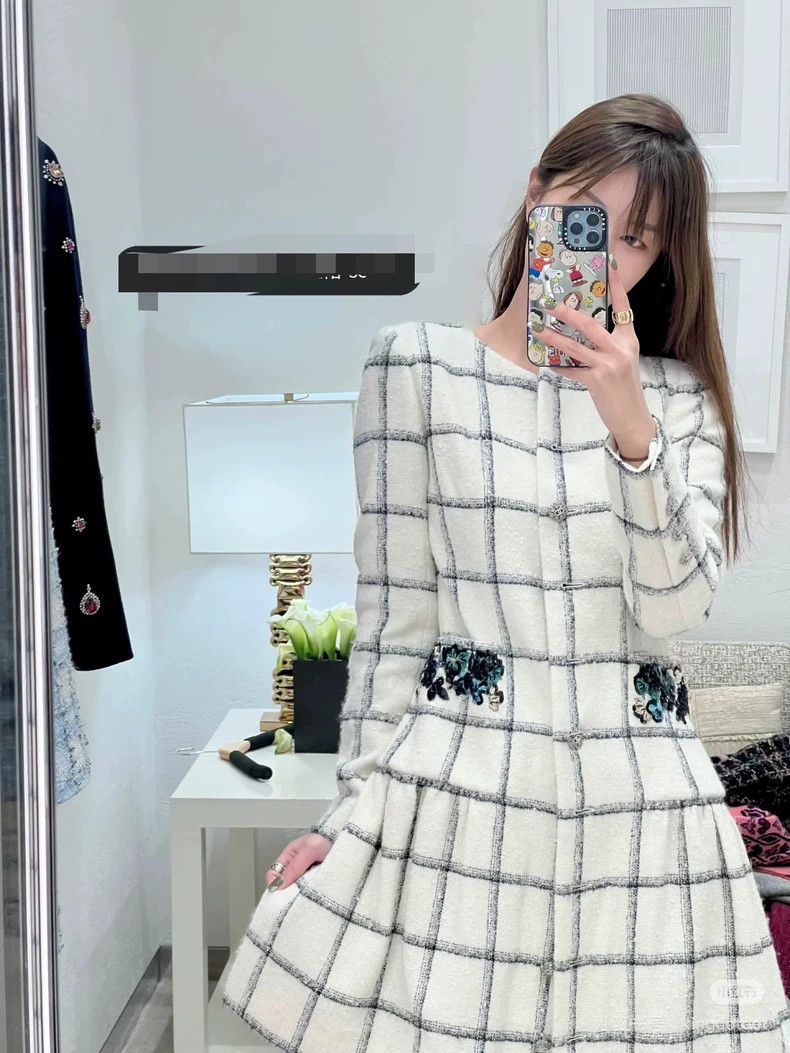 Chanel Chanel 22K white plaid diamond buckle embroidered dress Size XS / US 0-2 / IT 36-38 - 8 Thumbnail