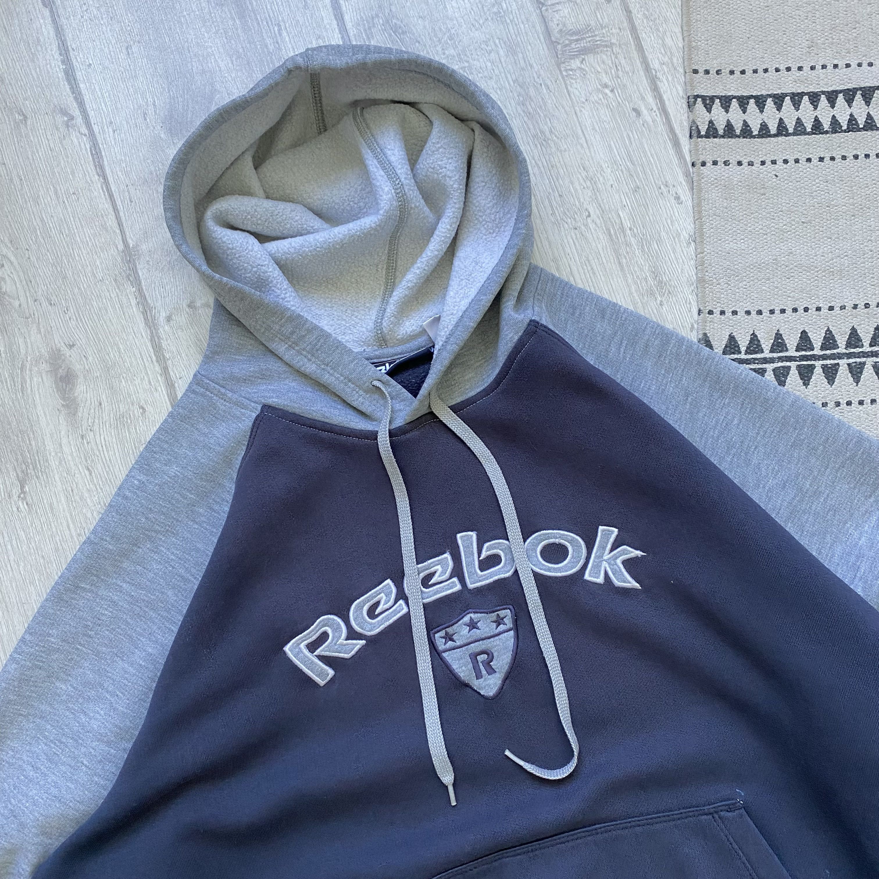 Reebok 🕷️Vintage 90s Faded Reebok Boxy Hoodie center logo Size US M / EU 48-50 / 2 - 2 Thumbnail
