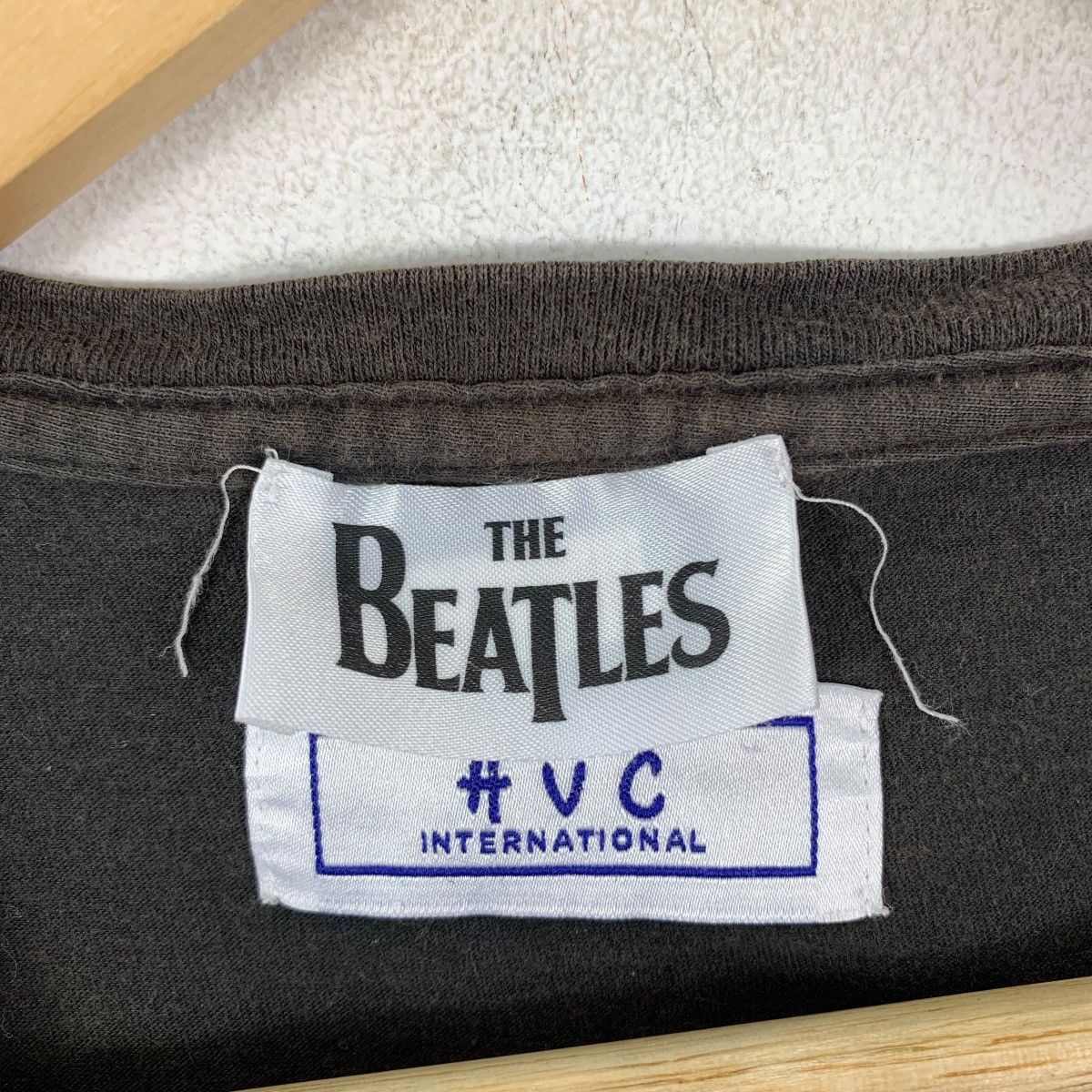 Vintage THE BEATLES x #VC International HELP Band Tshirt Size US S / EU 44-46 / 1 - 5 Thumbnail