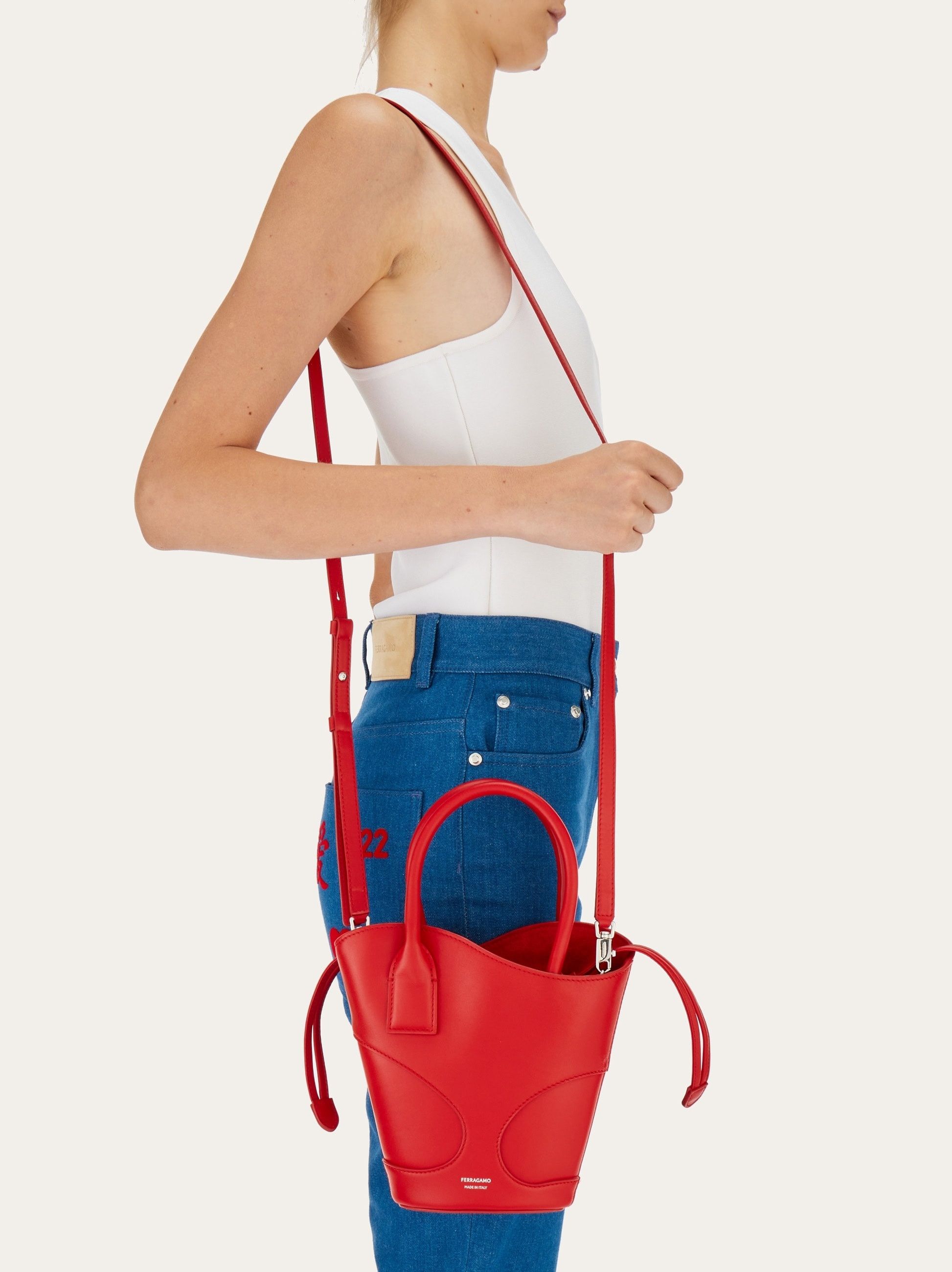 Salvatore Ferragamo o1s1rm0924 Size: OS / Tote Bag in Red Size ONE SIZE - 3 Thumbnail