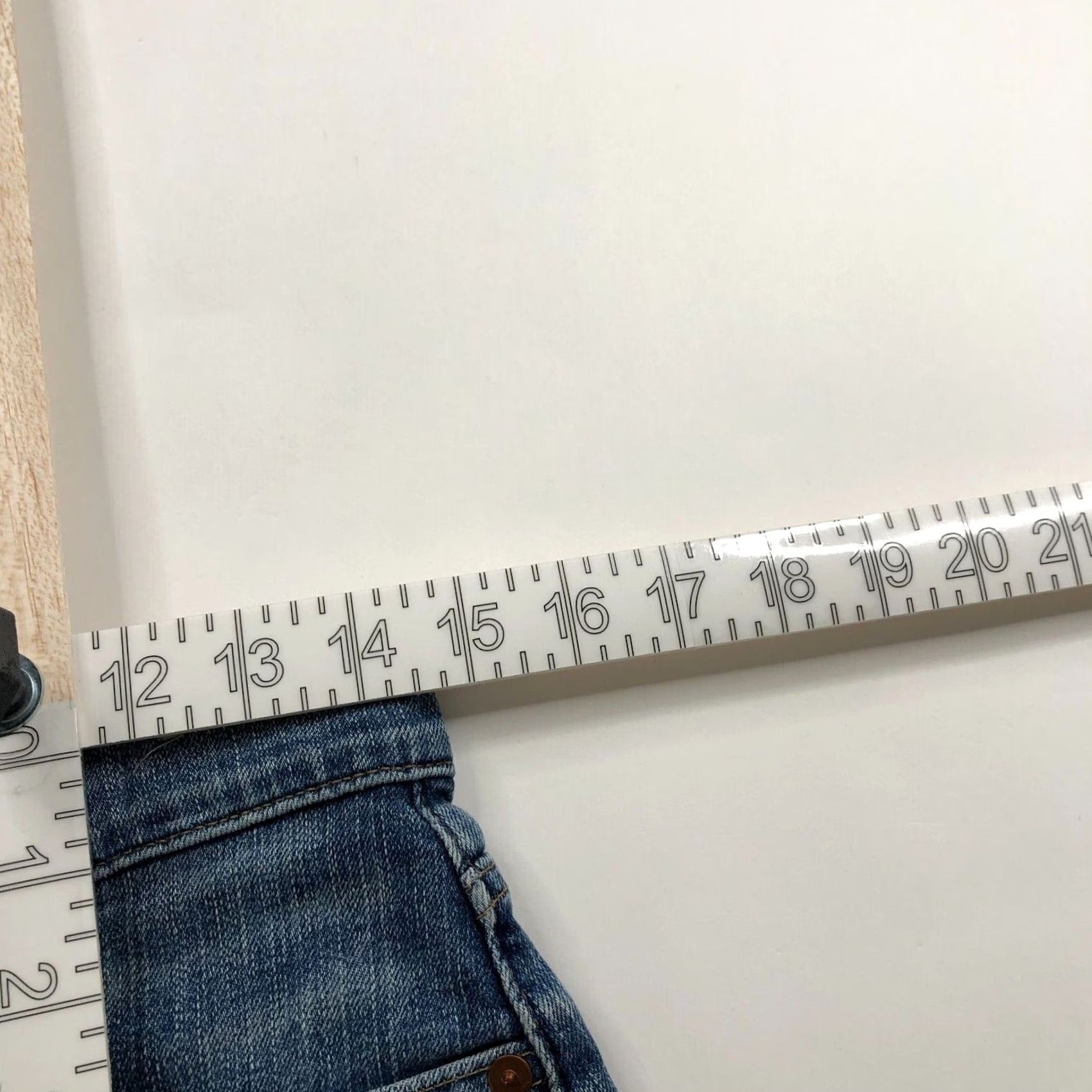 Madewell Madewell Denim Mid Rise Cut-Off 3" Shorts Men/Women? Inseam 3 in Blue 26 Regular Rise High Rise? 29 in Waist 3" Shorts Denim Cut Off Size 26" / US 2 / IT 38 - 3 Thumbnail