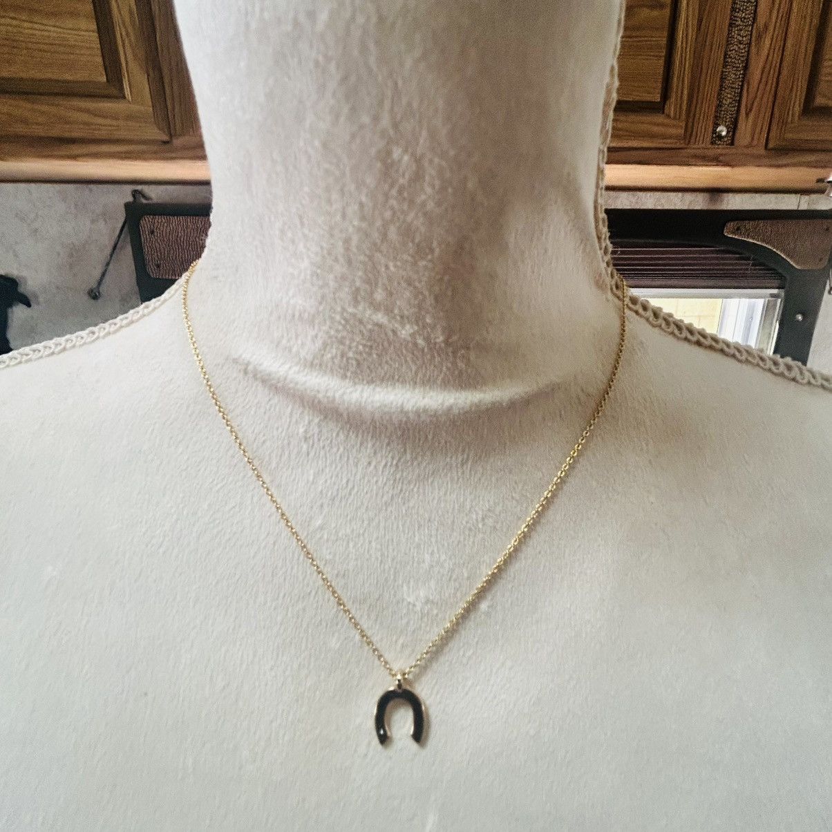 Vintage Vintage lucky horseshoe pendant on chain necklace Size ONE SIZE - 2 Thumbnail