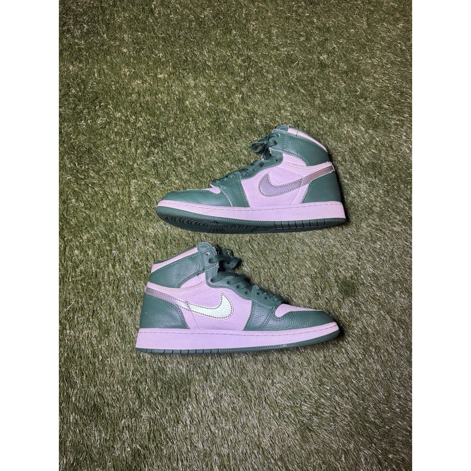 Jordan Brand Jordan 1 Retro OG High Gorge Green Size 7y / 8.5 Women’s Size US 7 / EU 40 - 2 Thumbnail
