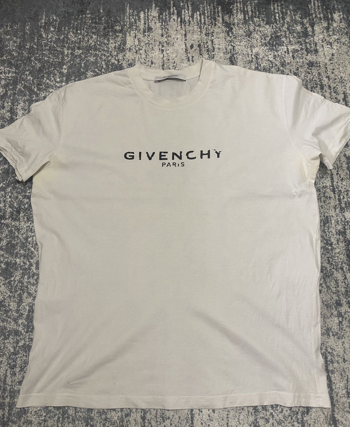 Givenchy Luxury givenchy distressed big logo tee Size L / US 10 / IT 46 - 1 Thumbnail