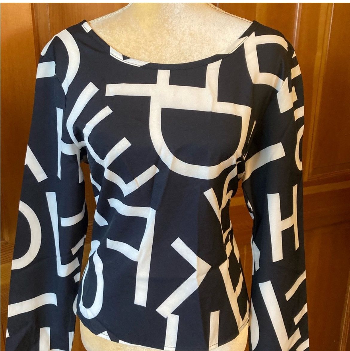 Designer × Other NWT, Lavishly Paris Women’s Sexy Designer Twist Back Blouse. Size S / US 4 / IT 40 - 9 Thumbnail