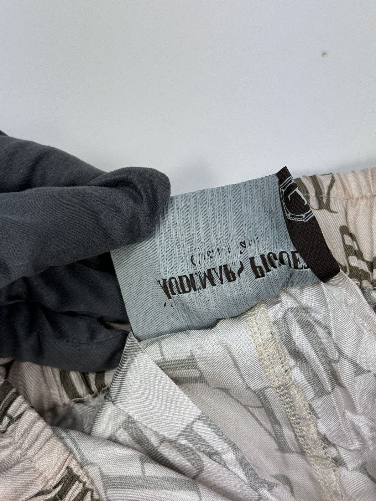 Audemars Piguet × Travis Scott LOGO PRINT SILK PANTS Size US 34 / EU 50 - 4 Thumbnail