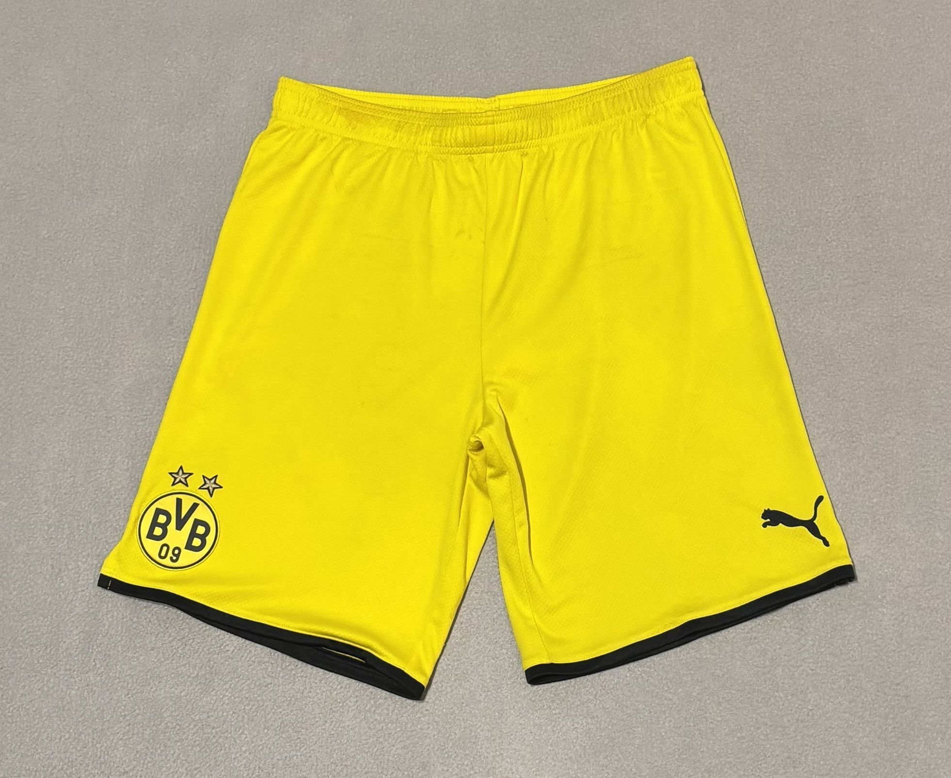 Puma Borussia Dortmund 2019/2020 Puma Football Shorts size M Size US 32 / EU 48 - 1 Thumbnail