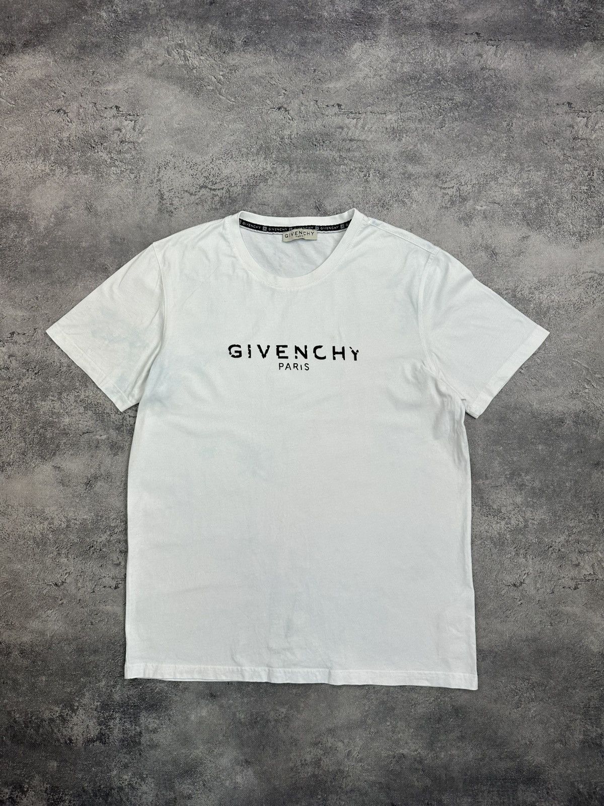 Givenchy Givenchy Paris T-Shirt Centre Logo White Luxury Tee Size L Size US L / EU 52-54 / 3 - 2 Thumbnail