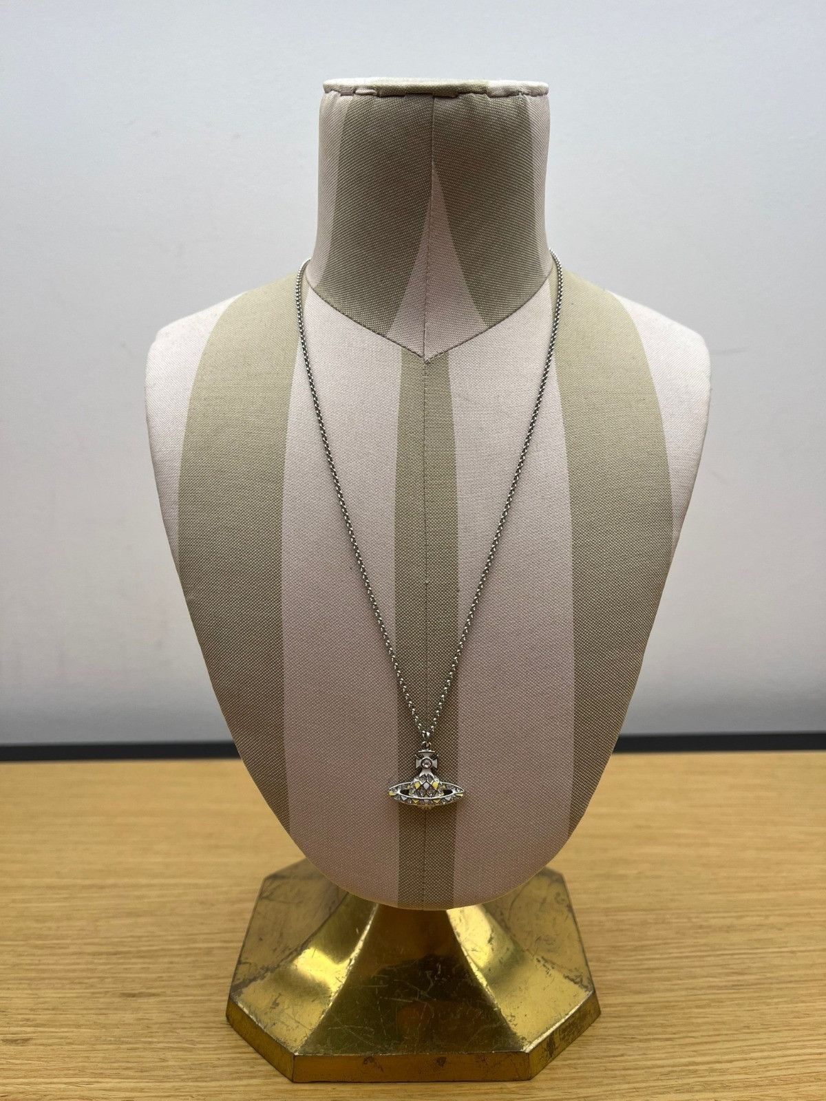 Vivienne Westwood o1f1d3z1025 Size: OS / Harlequin Small Bas Relief Necklaces Size ONE SIZE - 1 Thumbnail