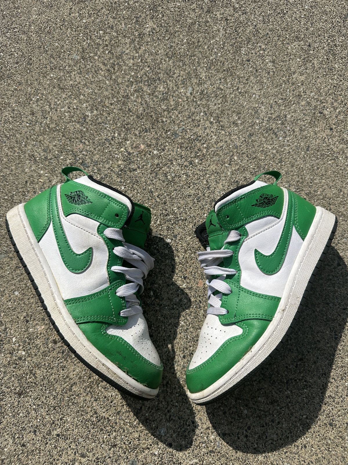 Jordan Brand Nike jordan 1 mid green shoes size 2Y Size US 5 / EU 37 - 2 Thumbnail