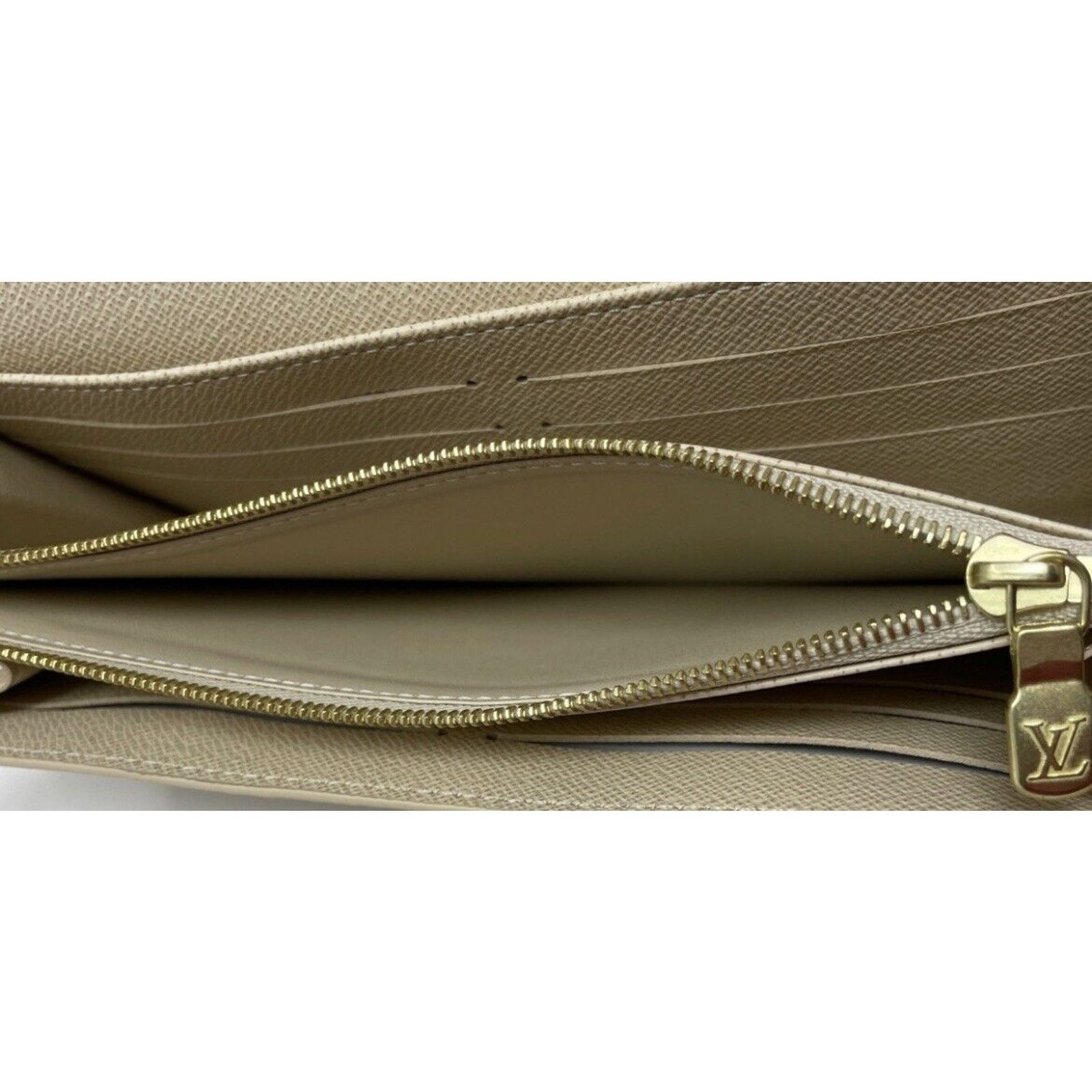 Louis Vuitton LOUIS VUITTON Damier Azur Sarah Wallet White Size ONE SIZE - 8 Thumbnail