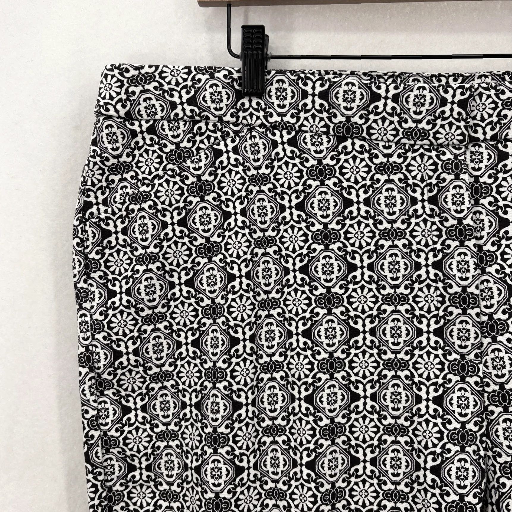 Vintage Chicos Secret Stretch Tiles Dress Pants Womens 3.5S Black White Straight Leg NWT Size 40" / US 18 - 3 Thumbnail