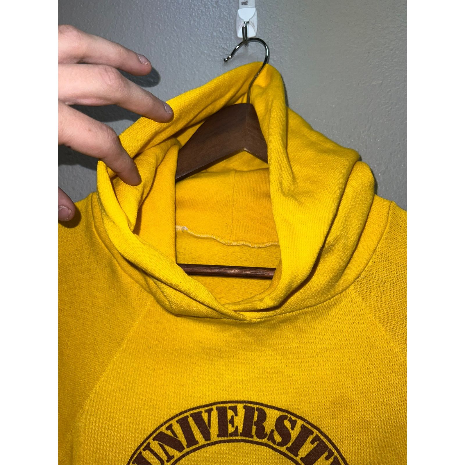 Vintage Vintage University Of Wyoming Hoodie Cowboys College 80s L Size US L / EU 52-54 / 3 - 6 Thumbnail