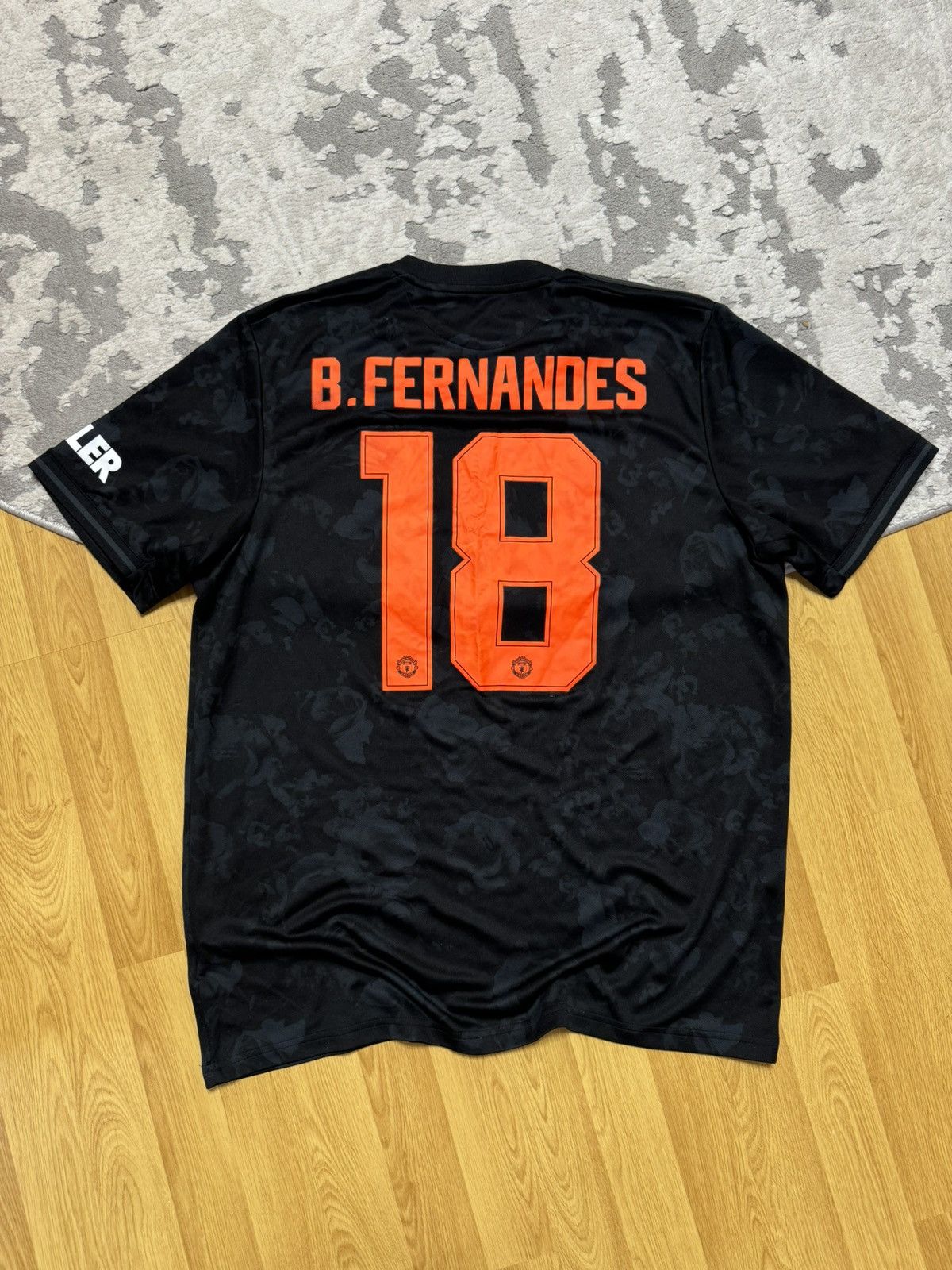 Adidas Soccer jersey Manchester United 18 B. Fernandes rare size XL Size US XL / EU 56 / 4 - 2 Thumbnail