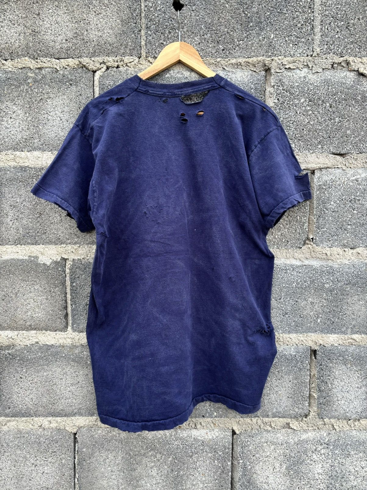 Vintage Thrashed Faded Tee Shirt Distressed Navy Size US L / EU 52-54 / 3 - 7 Thumbnail