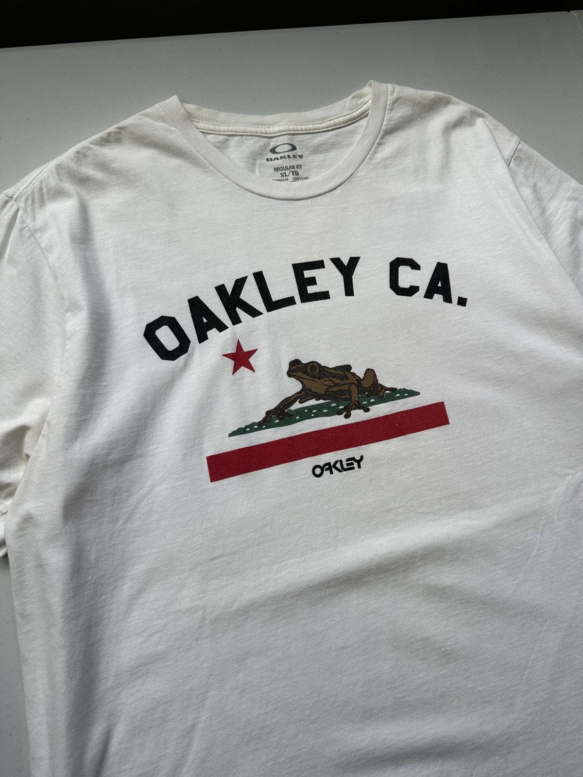 Oakley Oakley CA Frog Print Logo Tee Oversized Size US XL / EU 56 / 4 - 7 Thumbnail