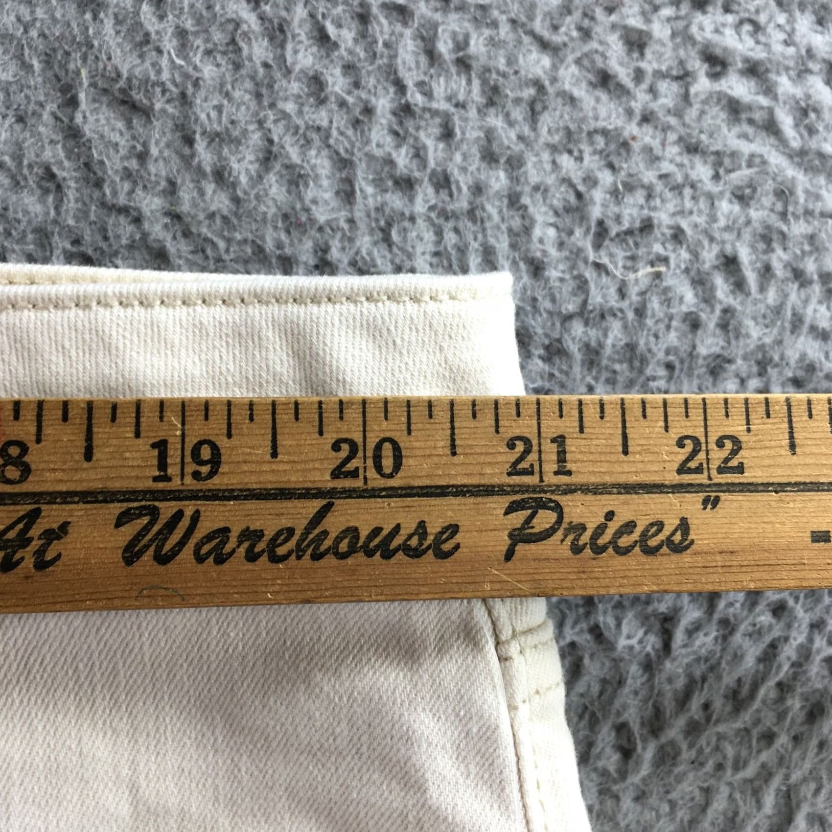 Old Navy Old Navy Bermuda Shorts Womens 18 Beige High Rise Cuffed Zip NEW Womens Bermuda Shorts 18 Beige High Rise Cuffed Zip NEW Size 40" / US 18 - 7 Thumbnail