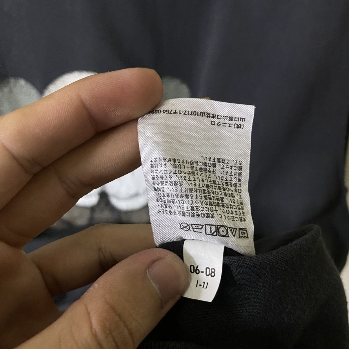 Kaws Uniqlo UT Original Fake Kaws Tokyo First Sleeveless Size US L / EU 52-54 / 3 - 5 Thumbnail