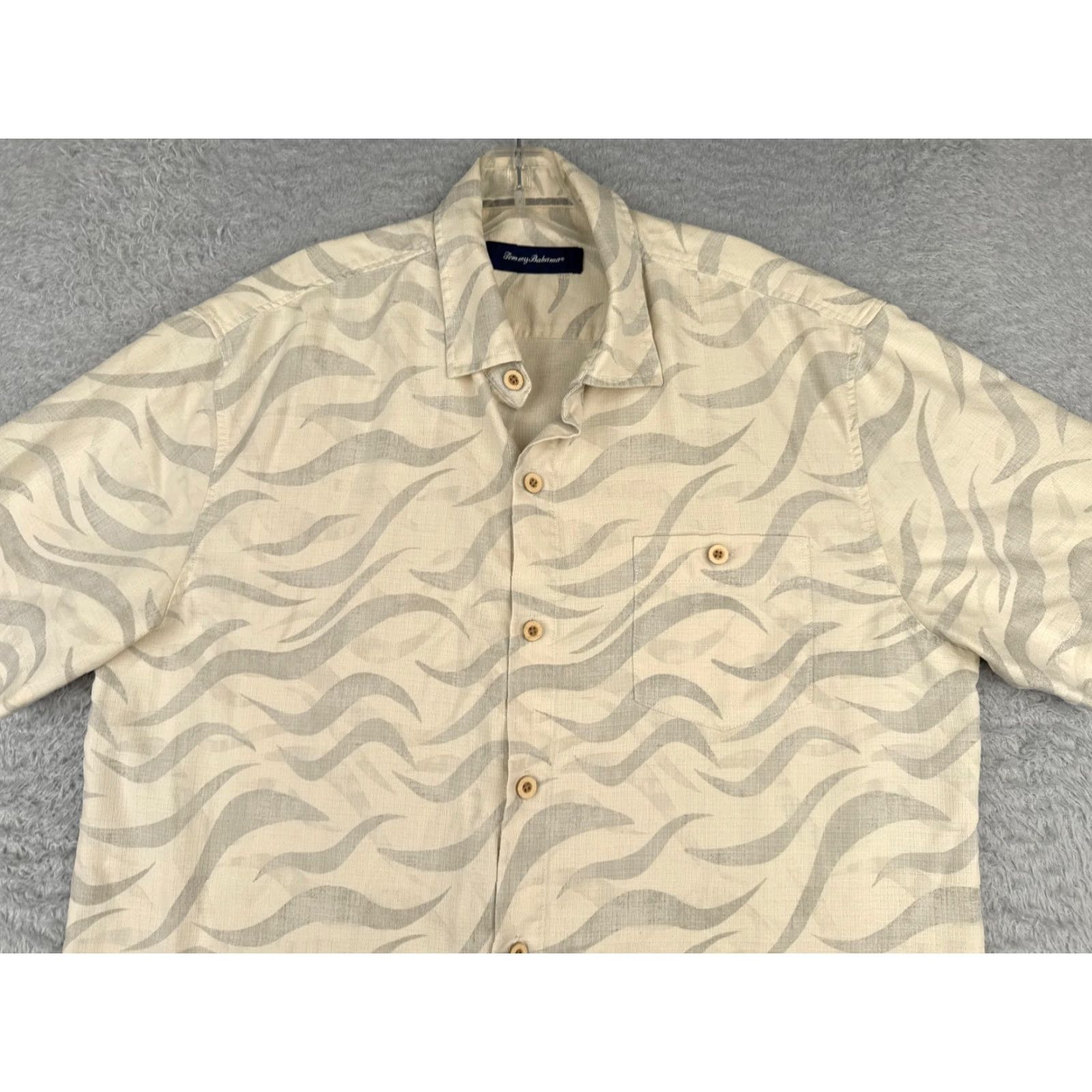 Tommy Bahama Tommy Bahama Shirt Men Large Ivory Gray Waves 100% Silk Button Up Hawaiian Size US L / EU 52-54 / 3 - 4 Thumbnail