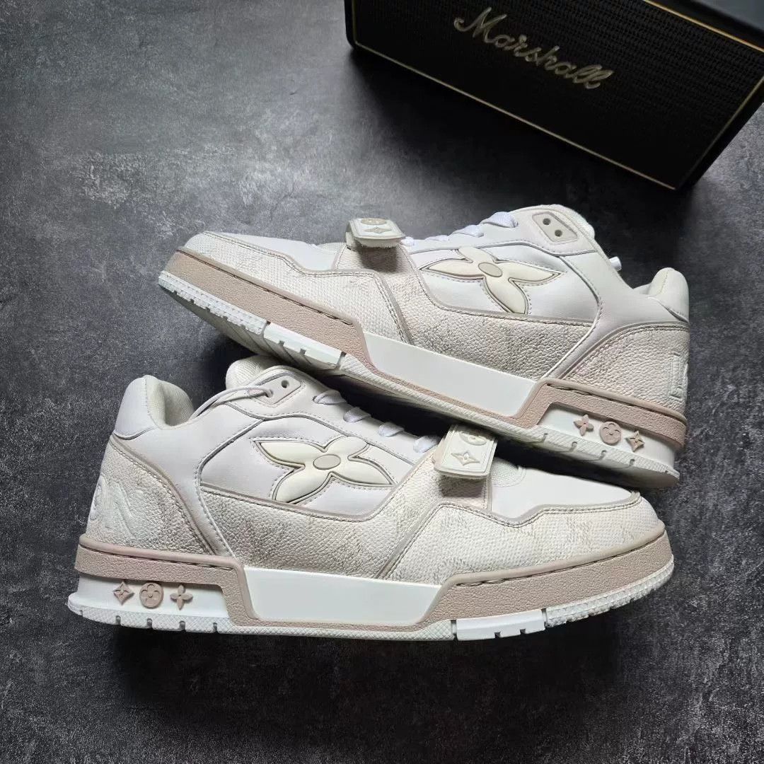 Louis Vuitton Louis Vuitton Training White Lowtop Sneakers 25 Men Size US 10 / EU 43 - 1 Thumbnail