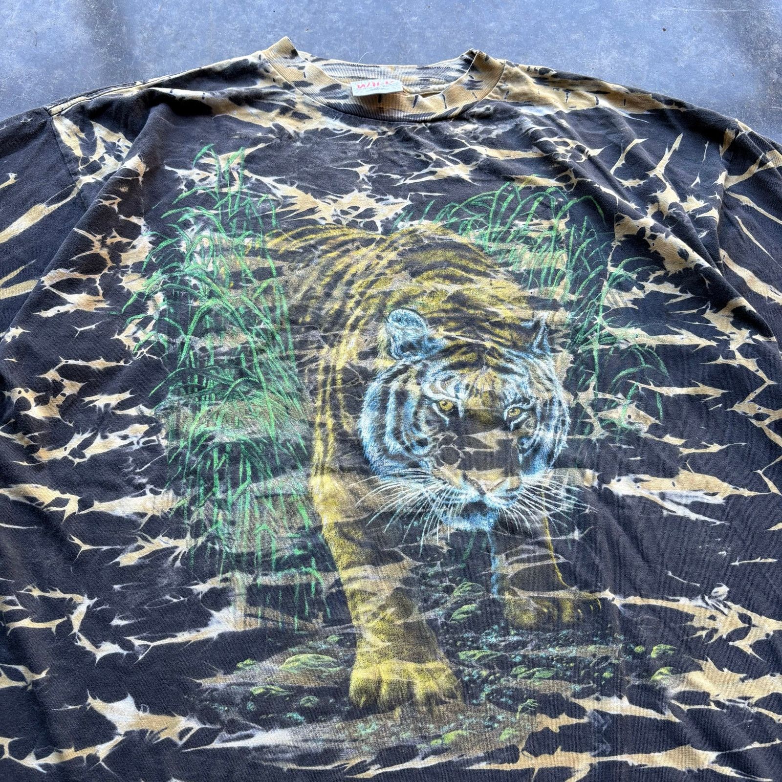 Vintage Crazy Vintage 90s Tiger nature t-shirt Size US XL / EU 56 / 4 - 3 Thumbnail