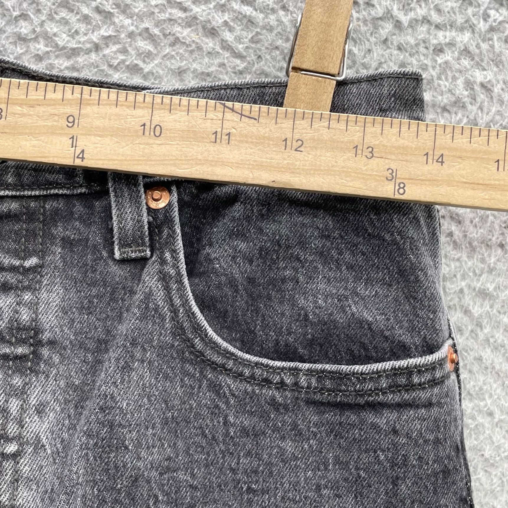 Levi's 501 Jeans Women’s 27x28 Black Denim Straight Fit Mid Rise Button Fly Vintage Style Grunge 90s Y2K Skater Streetwear Mens? Women’s