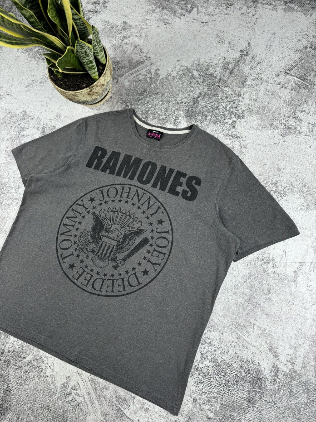 Band Tees Ramones Rock Punk Retro USA Big Logo Grey Men XXL T Shirt Tee Size US XXL / EU 58 / 5 - 3 Thumbnail