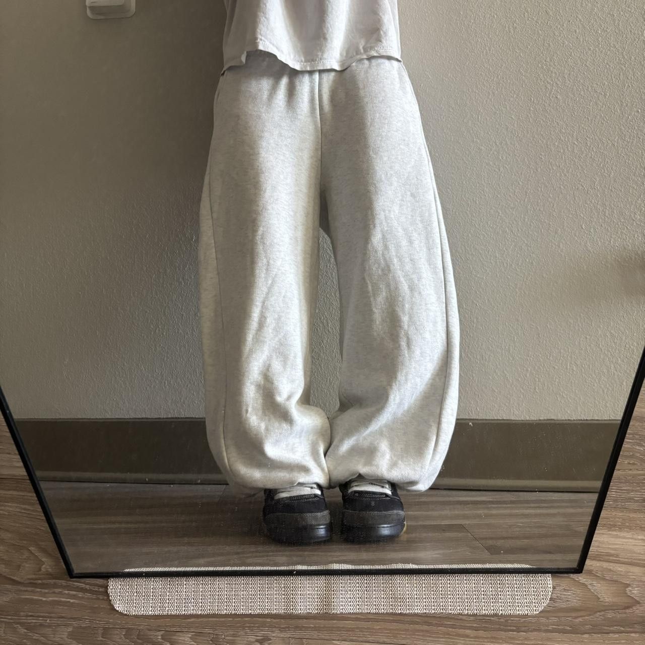 Vintage Crazy Vintage Y2K/200s Baggy Light Grey Skater Essential Sweatpants! Fits S Size 28" / US 6 / IT 42 - 1 Thumbnail