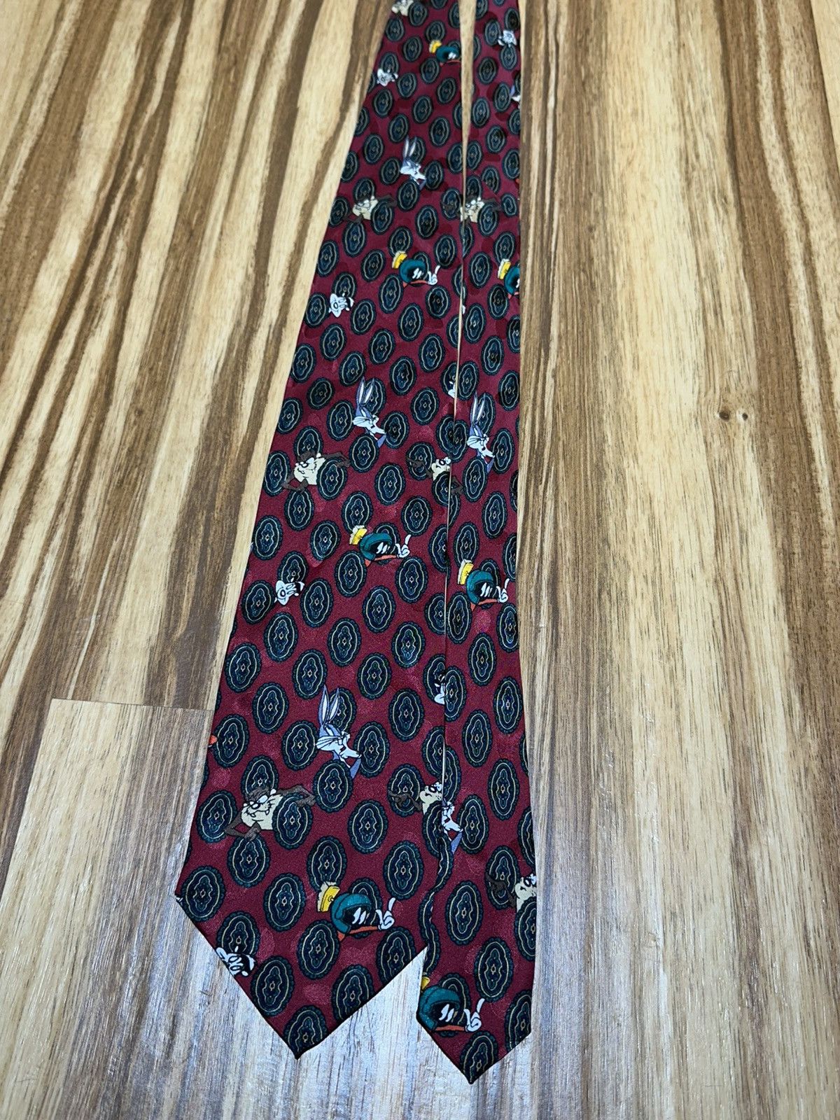 Warner Bros 1994 Looney Tunes Characters Burgundy Patterned Tie Size ONE SIZE - 3 Thumbnail