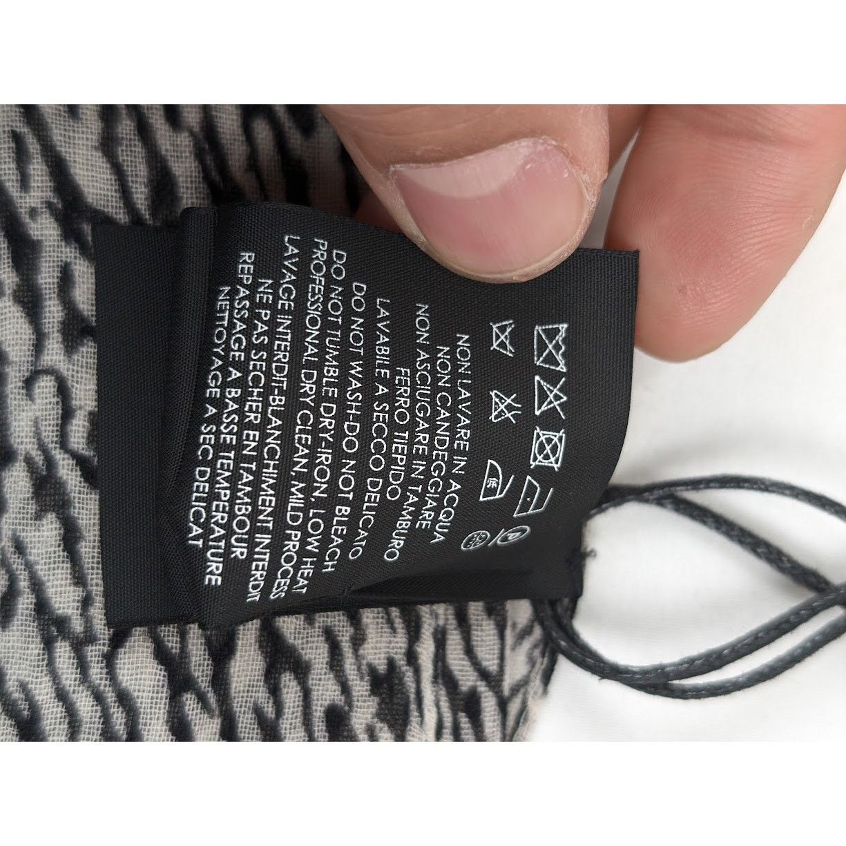 Saint Laurent Paris o1rshd1 Size: OS / Lavalliere Animalier Lana Scarf Off White Size ONE SIZE - 11 Thumbnail