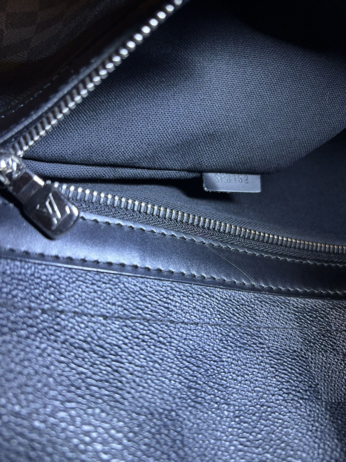 Louis Vuitton Louis Vuitton Daniel MM Damier Graphite Messenger Bag Size ONE SIZE - 14 Thumbnail