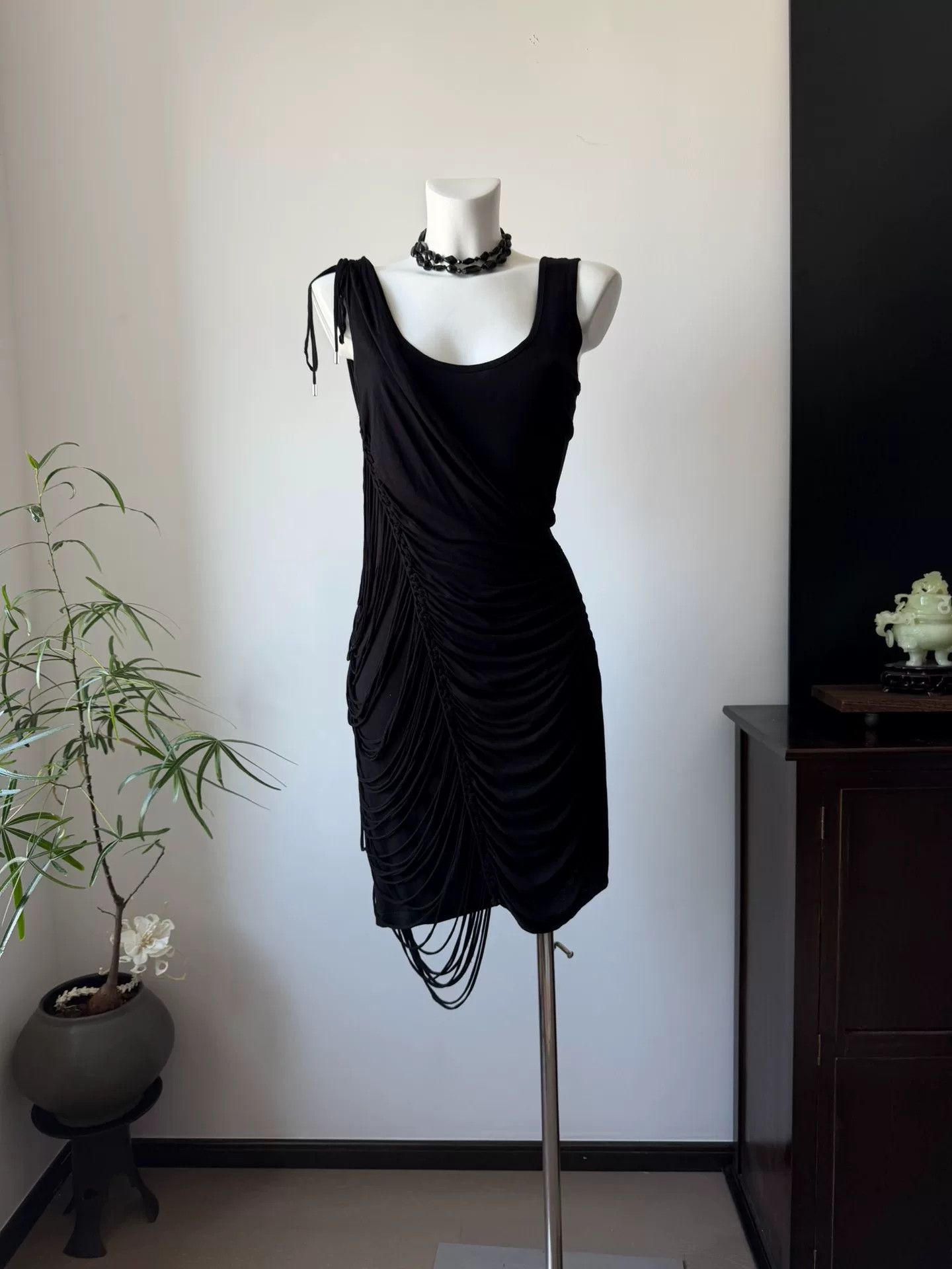 Karen Millen Pleated Tight Black Stretch Dress Size M / US 6-8 / IT 42-44 - 1 Thumbnail