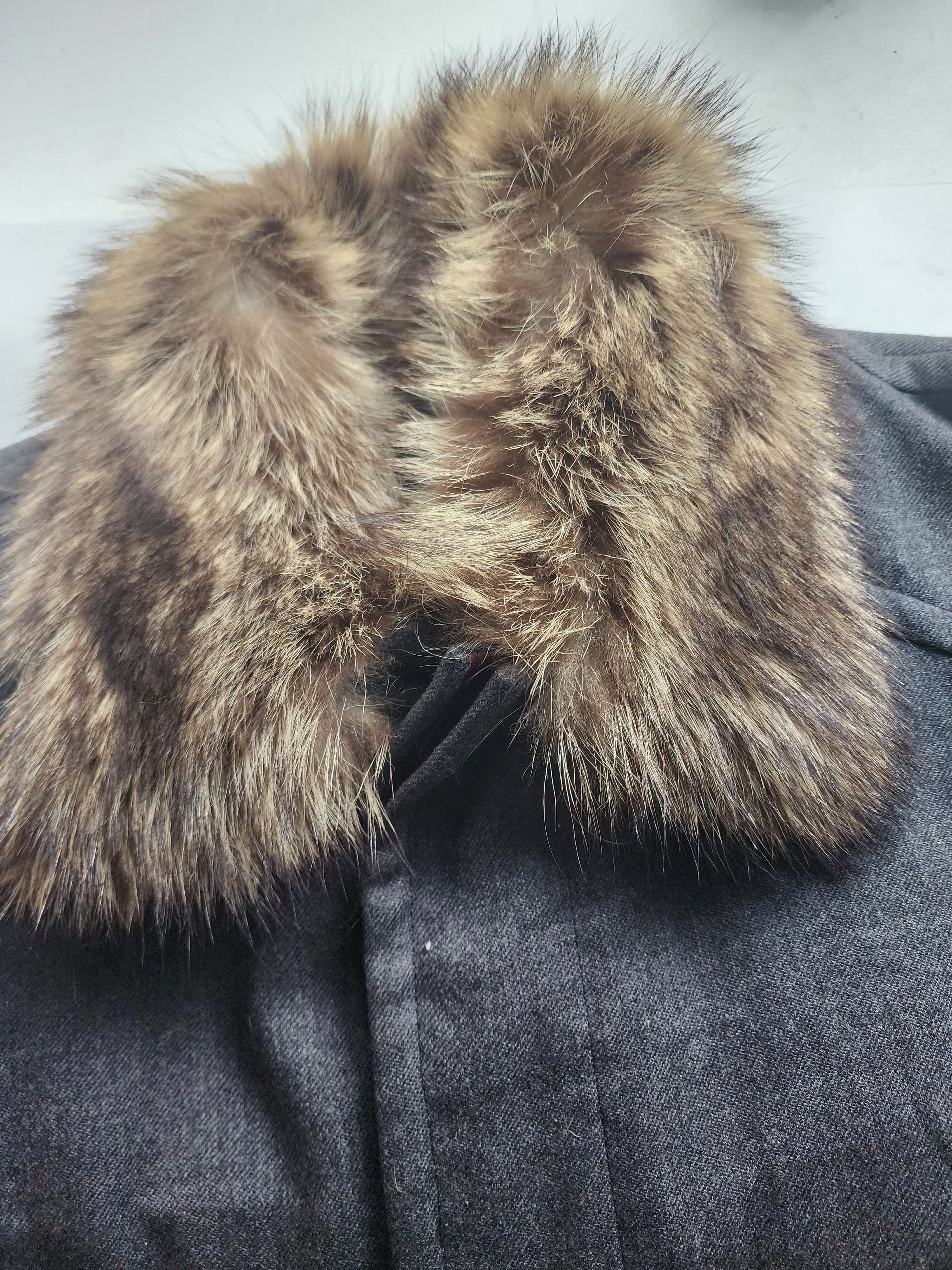 Dolce & Gabbana FUR COLLARED GREY CAR COAT VINTAGE INSPIRED Size US L / EU 52-54 / 3 - 2 Thumbnail