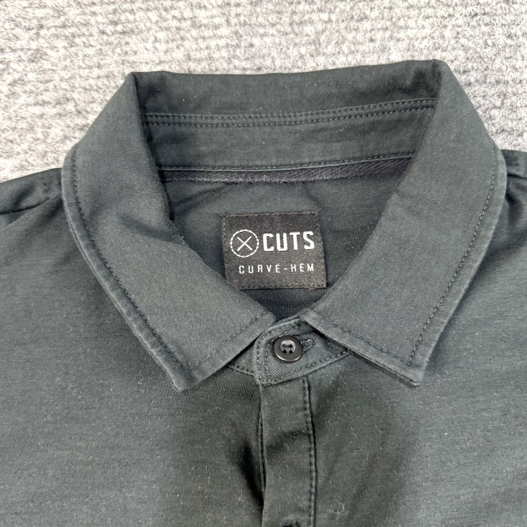 Cuts Cuts Polo Shirt Mens Medium Black Curve-Hem Short Sleeve Performance Golf Size US M / EU 48-50 / 2 - 4 Thumbnail