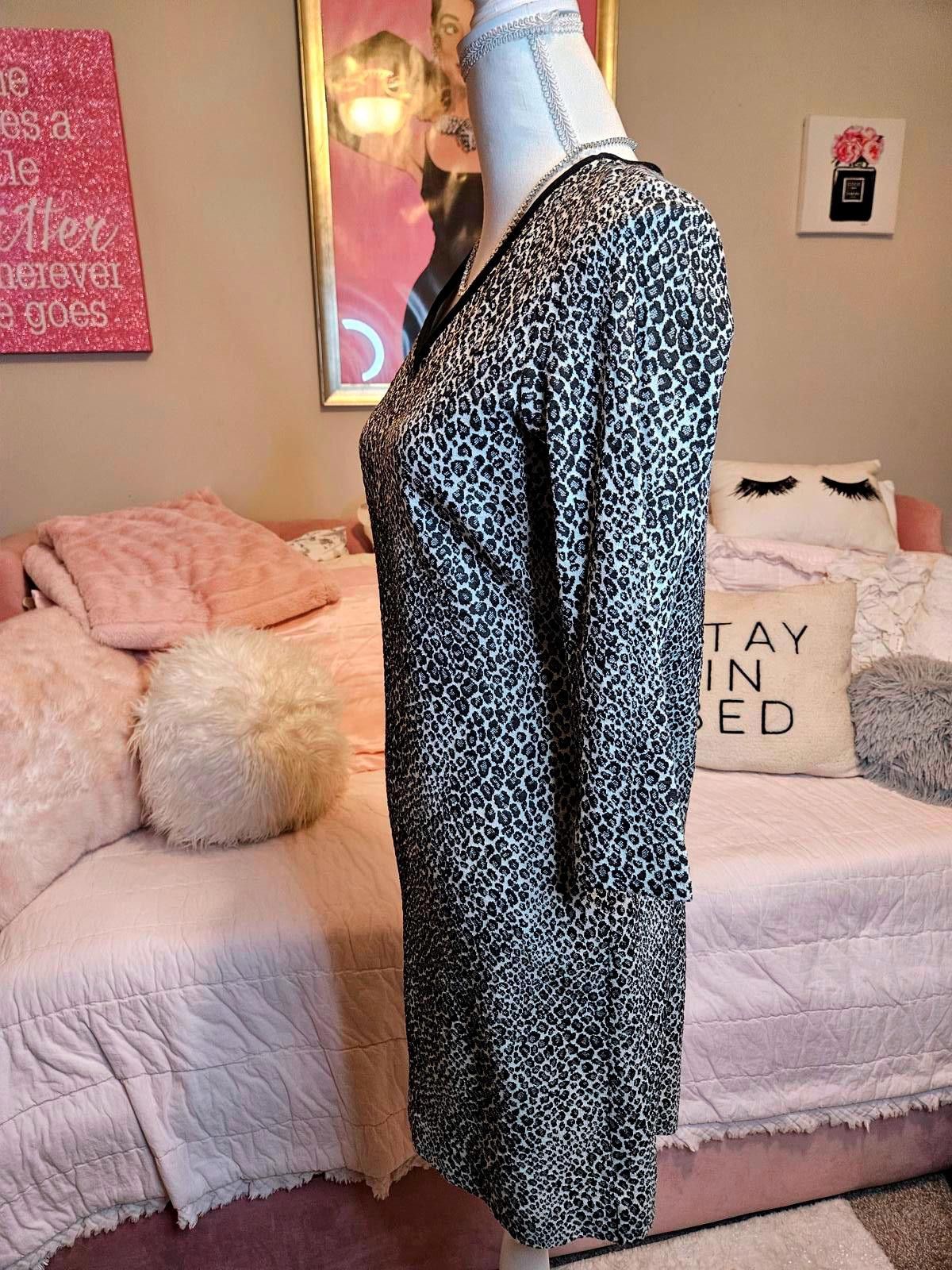 Designer Doncaster Leopard Print Dress with V-Neck Size M / US 6-8 / IT 42-44 - 2 Thumbnail