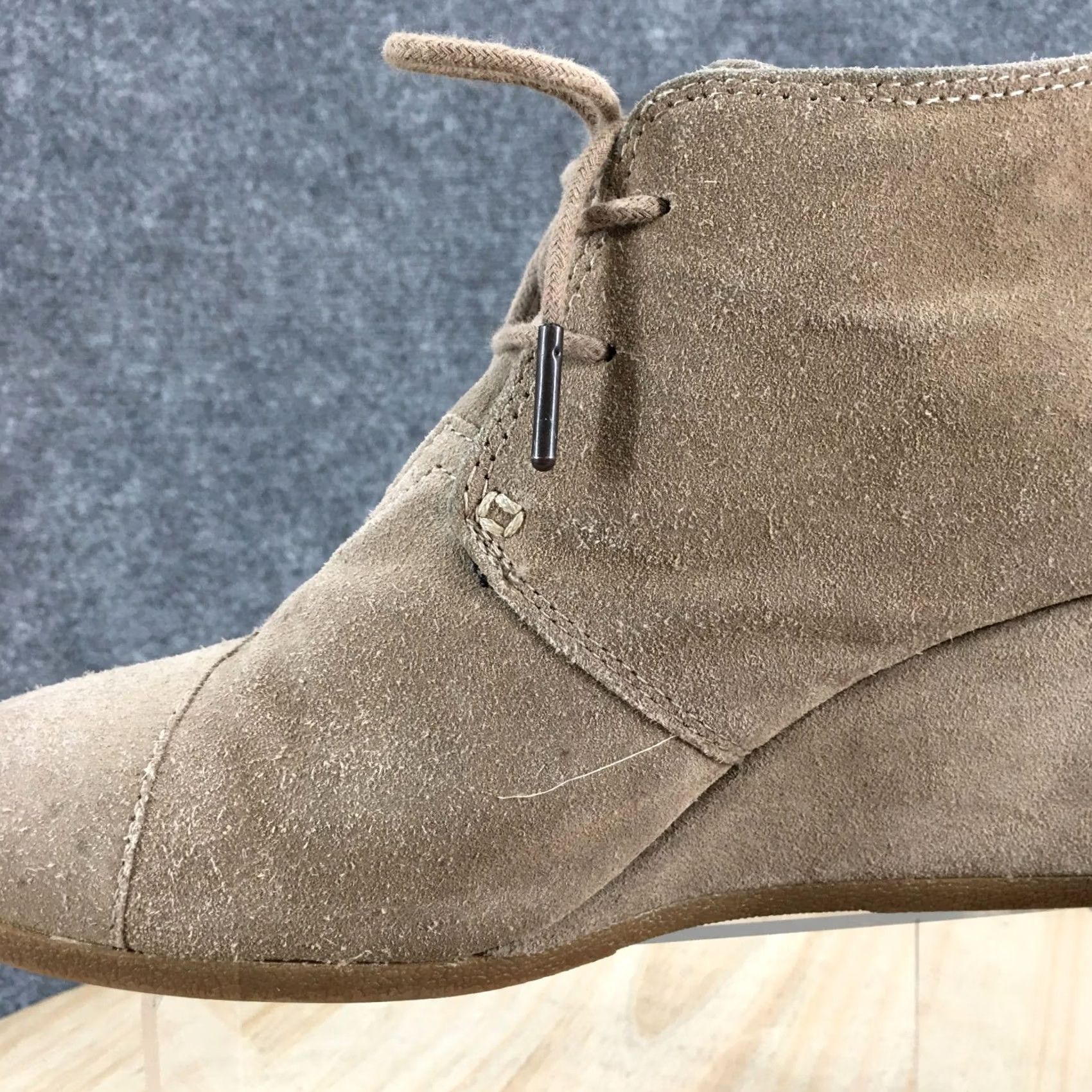 Toms TOMS Boots Beige Suede Desert Lace Up Wedge Ankle Bootie 9 Casual Womens/Bootie/Bootie/Footwear (Size 9) Size US 9 / IT 39 - 4 Thumbnail