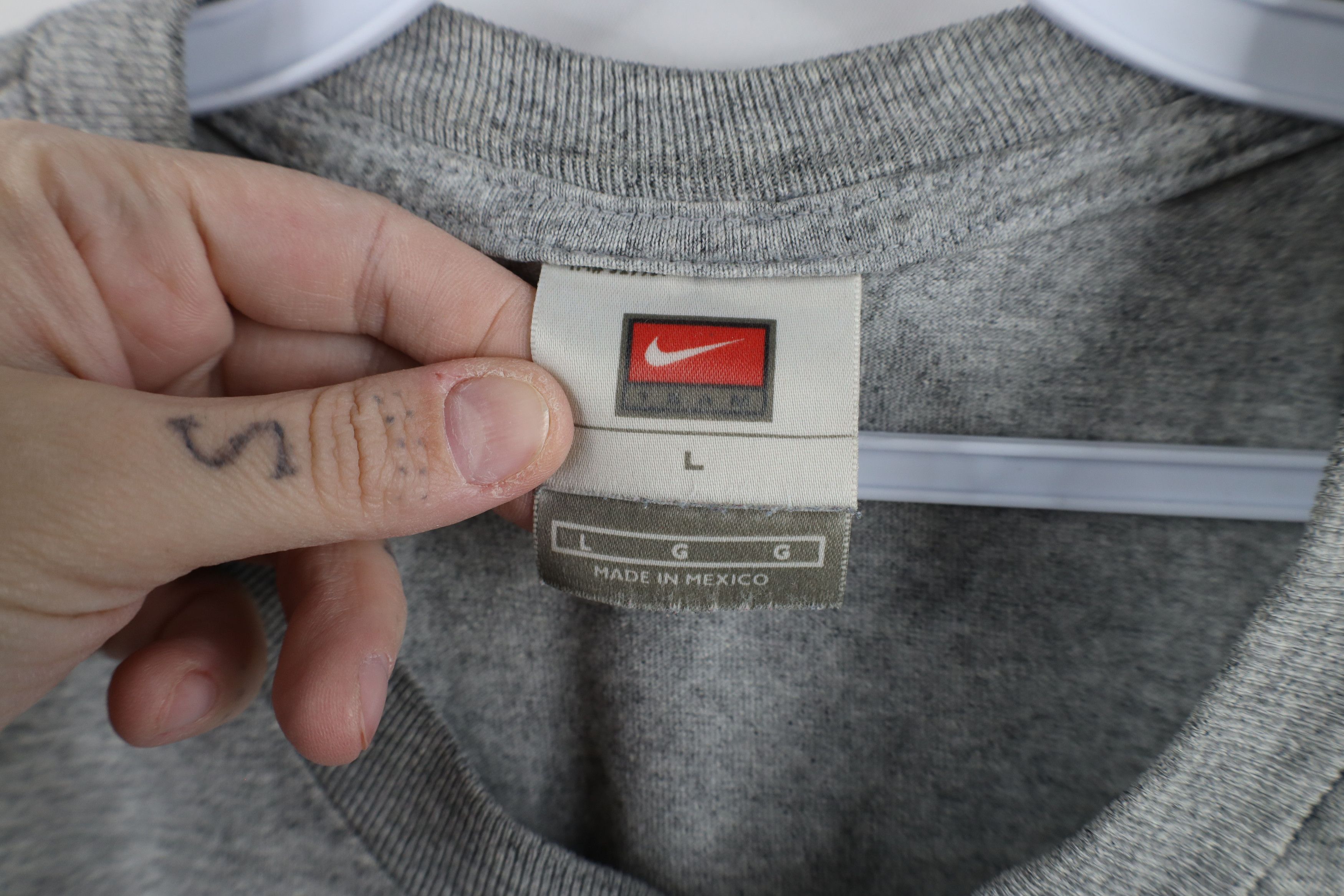 Nike × Vintage Vintage Nike George Mason University Basketball T-Shirt Size US L / EU 52-54 / 3 - 9 Thumbnail