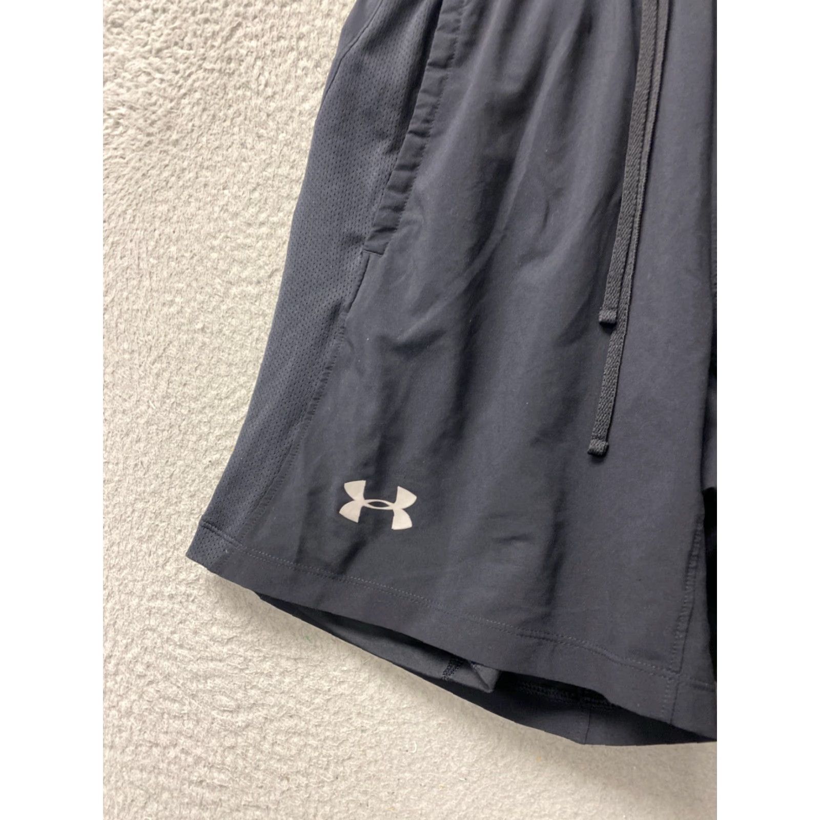 Under Armour VINTAGE Under Armour Women's Athletic Shorts Black M Elastic Waist Cross Training Running 90s Womens Size 32" / US 10 / IT 46 - 2 Thumbnail