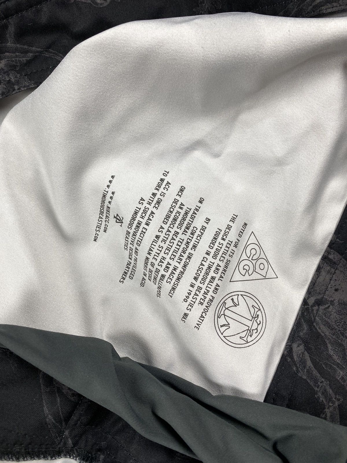 Nike Nike ACG men’s patterned shorts size 38 / XXL Size US 38 / EU 54 - 14 Thumbnail