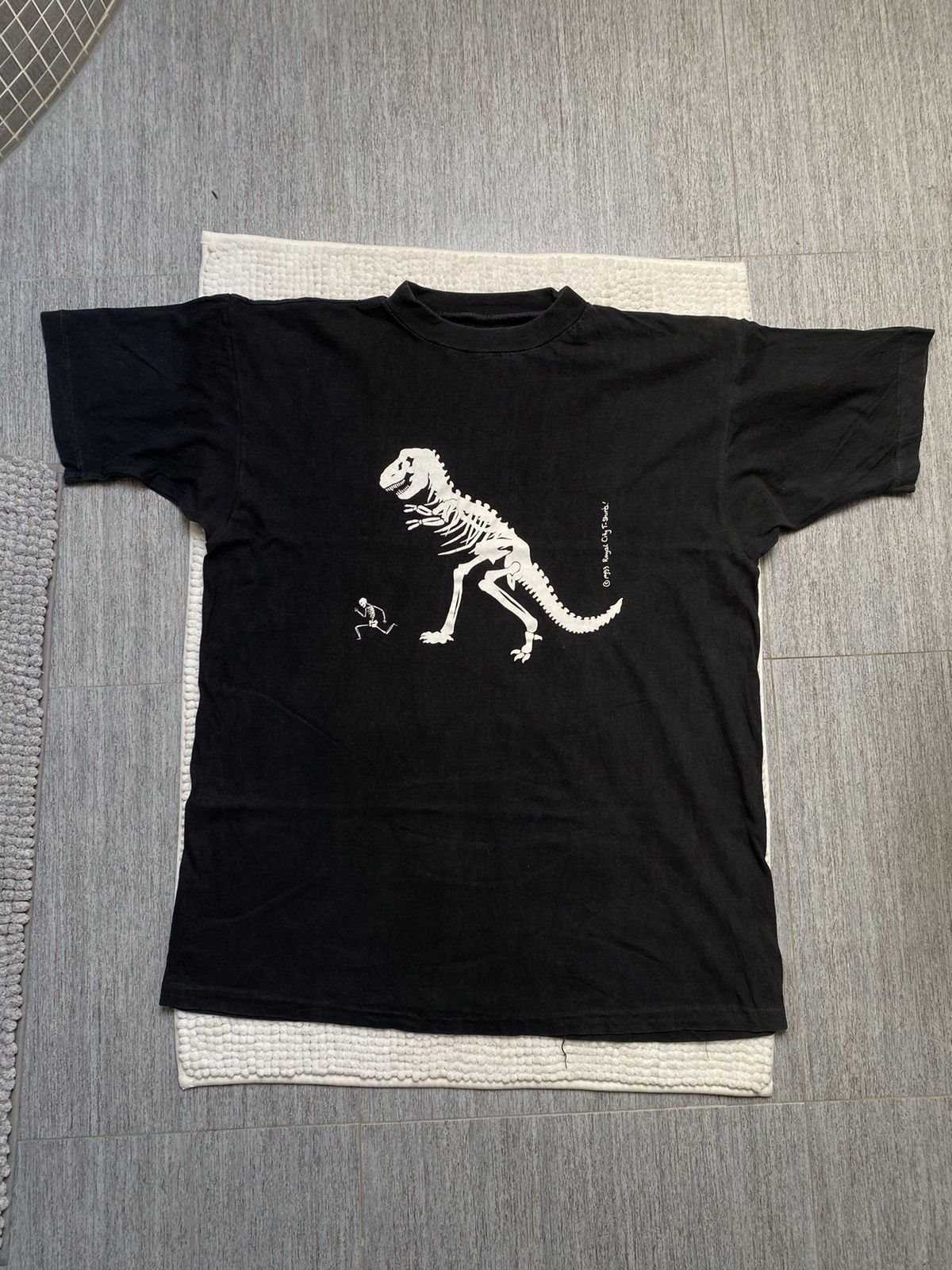 Band Tees × Japanese Brand × Vintage Vintage 90s Dinosaur Skeleton Royal City Tee Faded Size US XL / EU 56 / 4 - 13 Thumbnail