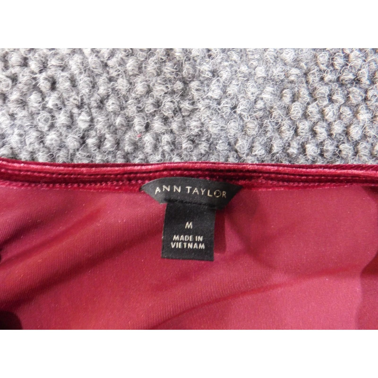 Ann Taylor Ann Taylor Blouse Shirt Women Medium Red Knit Polyester Spandex V-Neck Pullover Casual Long Sleeve Stretch Velvet Knit Size M / US 6-8 / IT 42-44 - 7 Thumbnail