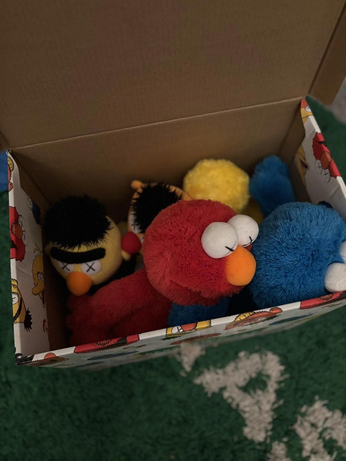 Kaws KAWS x Sesame Street Plush Box (Set of 5) Size ONE SIZE - 8 Thumbnail