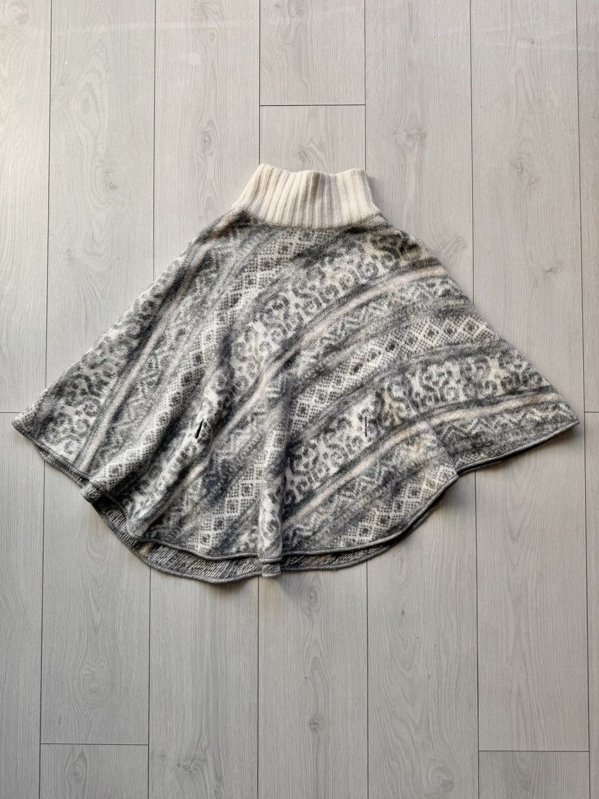 Designer × Japanese Brand MARC CAIN Cape Poncho Sweater Aztec pattern Size XS / US 0-2 / IT 36-38 - 6 Thumbnail