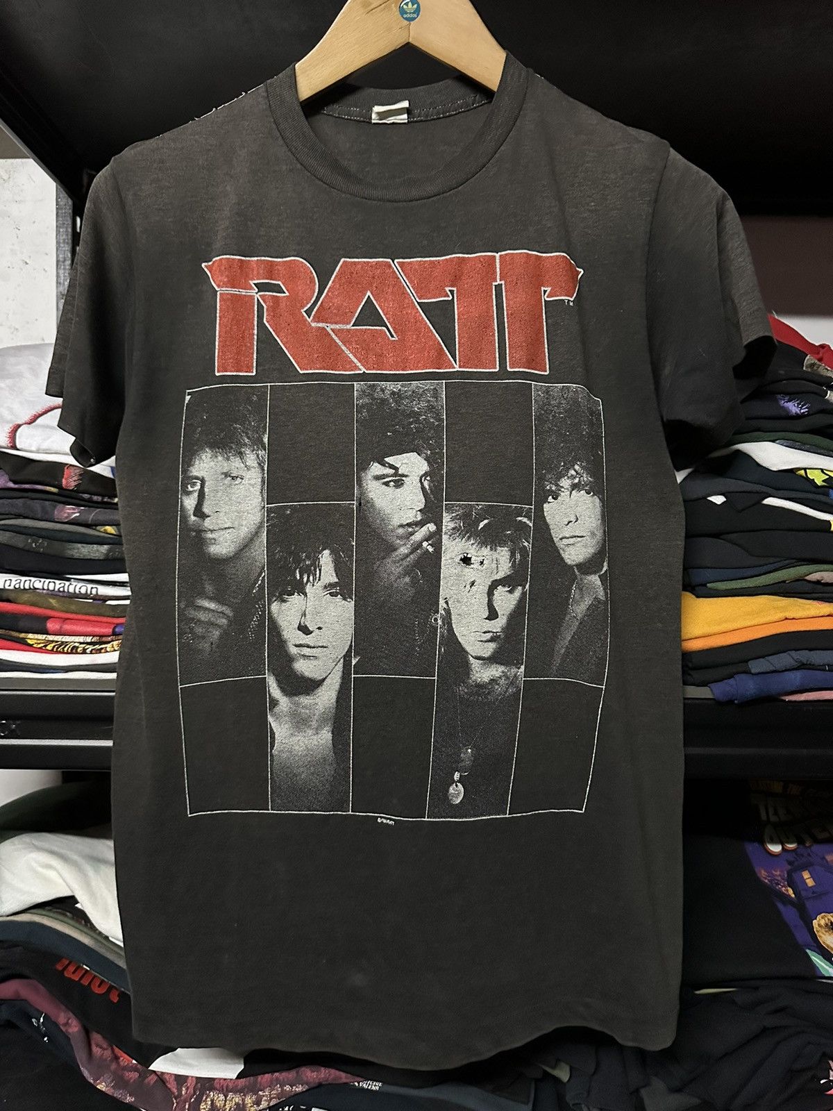 Band Tees × Vintage Vintage 80s Ratt American Glam Metal Tour Distressed Tee Size US M / EU 48-50 / 2 - 1 Thumbnail