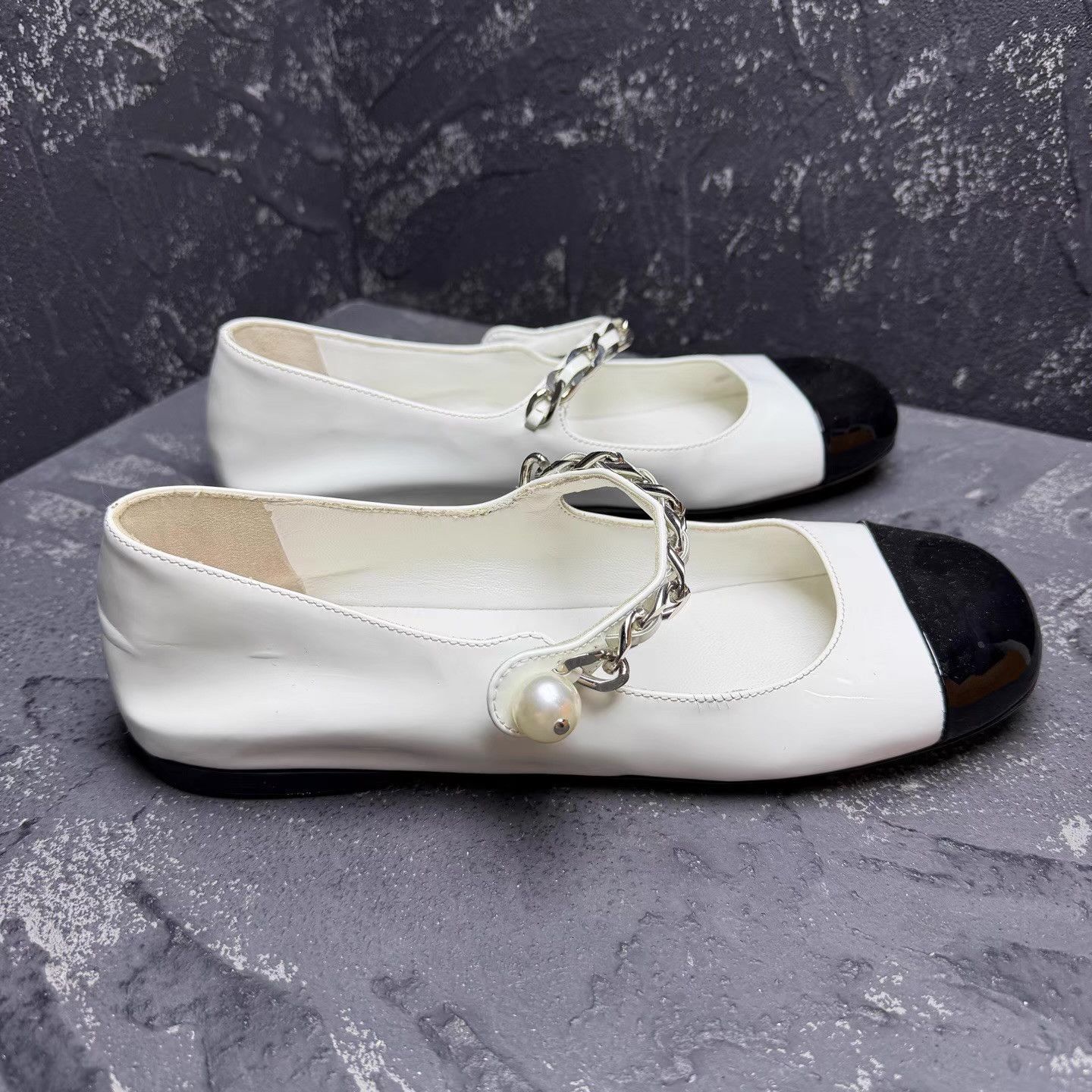 Miu Miu Miu Miu Mary Jane Flats with Pearl Buckle Q10 Size US 7 / IT 37 - 4 Thumbnail