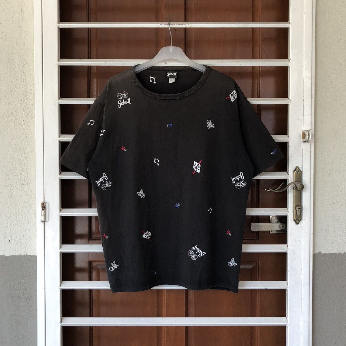 Schott N.Y.C. Allover emrbrodery dice oversized tshirt