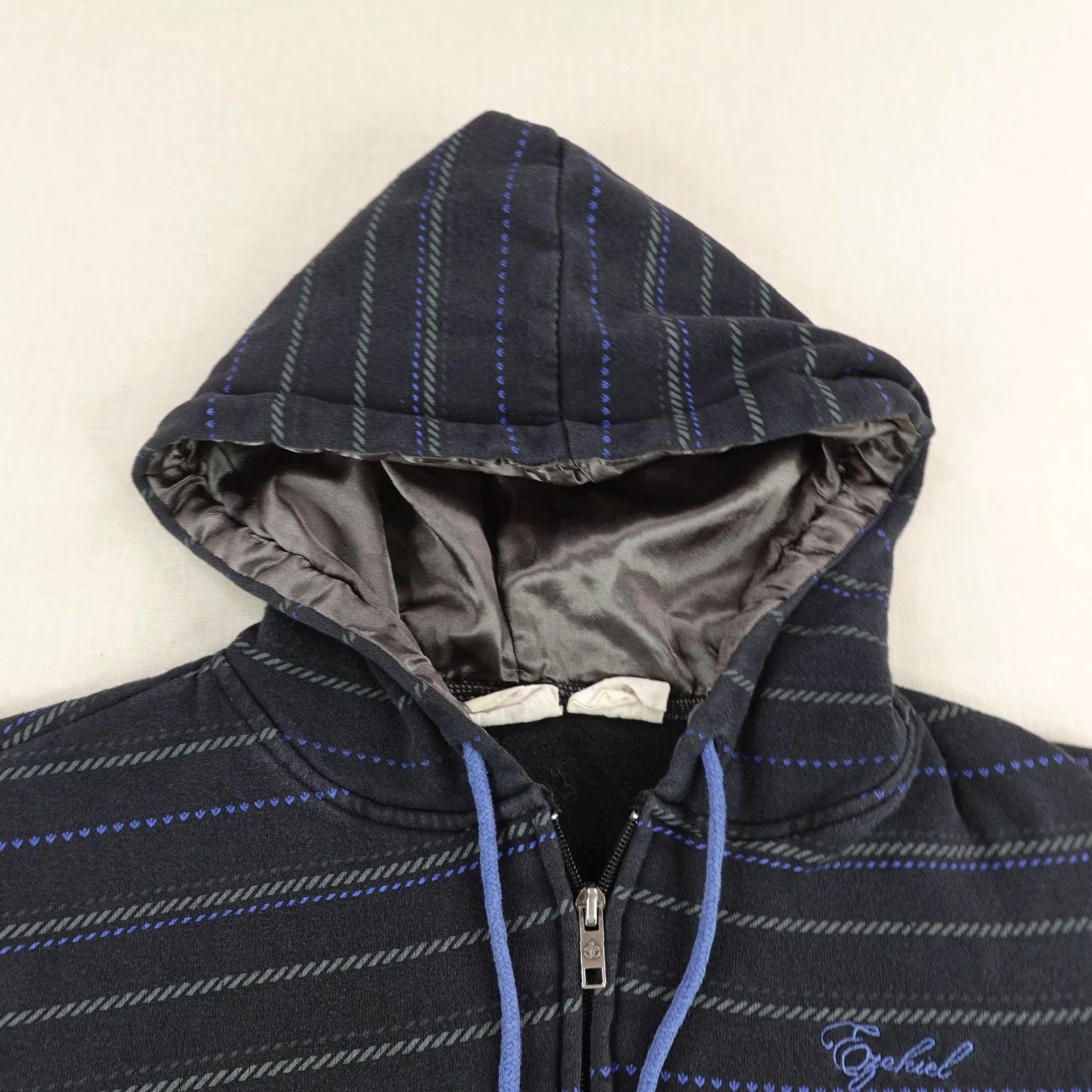 Vintage Vintage Ezekiel Hoodie Womens Small Black Blue Stripes Sweatshirt Full Zip Y2K Size S / US 4 / IT 40 - 2 Thumbnail