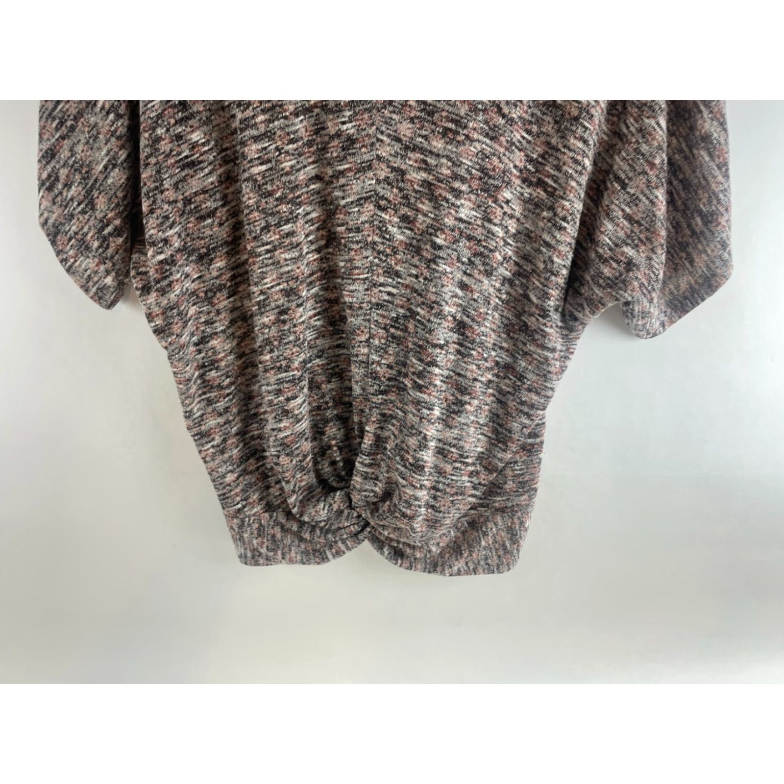 Vintage Daytrip Shirt Women's Size Small Gray White Pink Scoop Neck Crossed Knot Hem Size S / US 4 / IT 40 - 4 Thumbnail