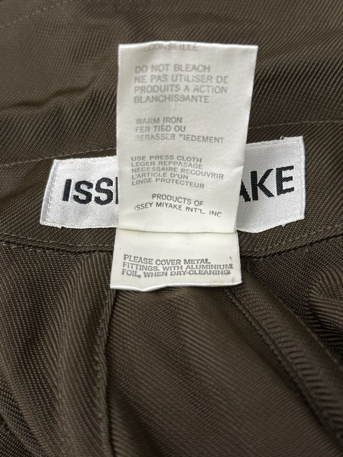 Issey Miyake × Vintage Umbrella-shaped, bead-tail pleated nylon coat. Size M / US 6-8 / IT 42-44 - 5 Thumbnail