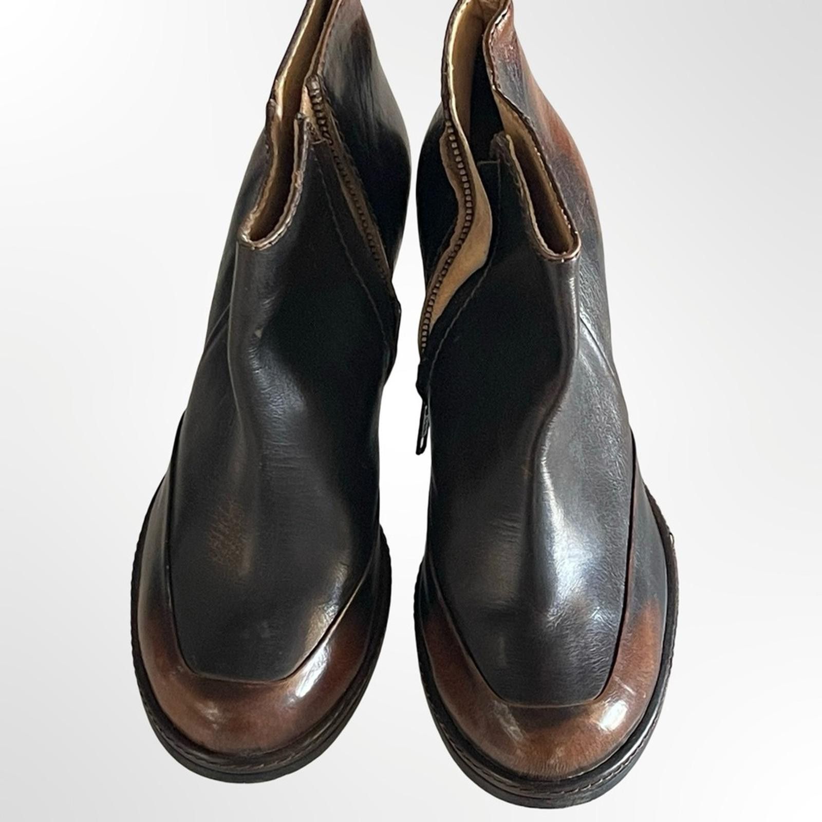 Other French Made Cotelac Two-Tone Leather Ankle Boot in size 39 Size US 8.5 / IT 38.5 - 2 Thumbnail